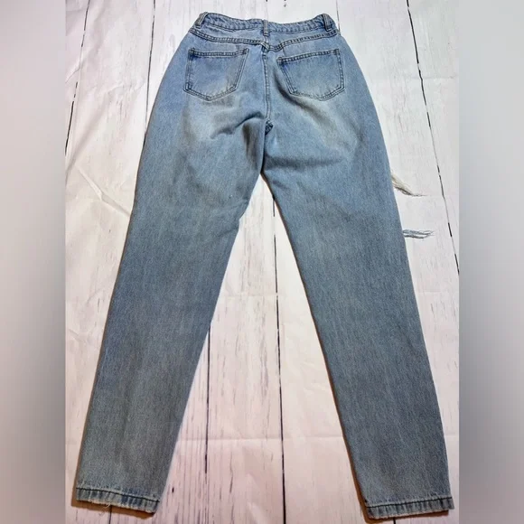2/$20 Misguided Riot High Waist Mom Jeans - Picture 6 of 6